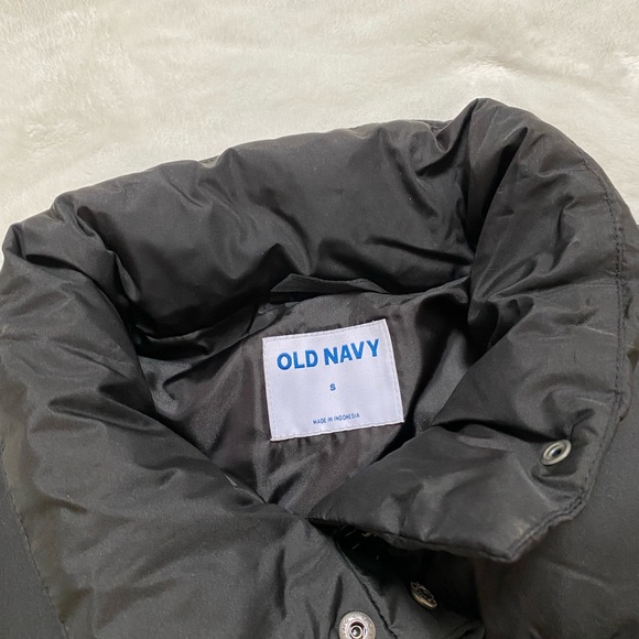 Old Navy Black Cropped Puffer Vest Size Small Fall Winter - Picture 2 of 7